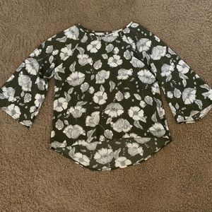 NWT 3/4 bell sleeve floral top